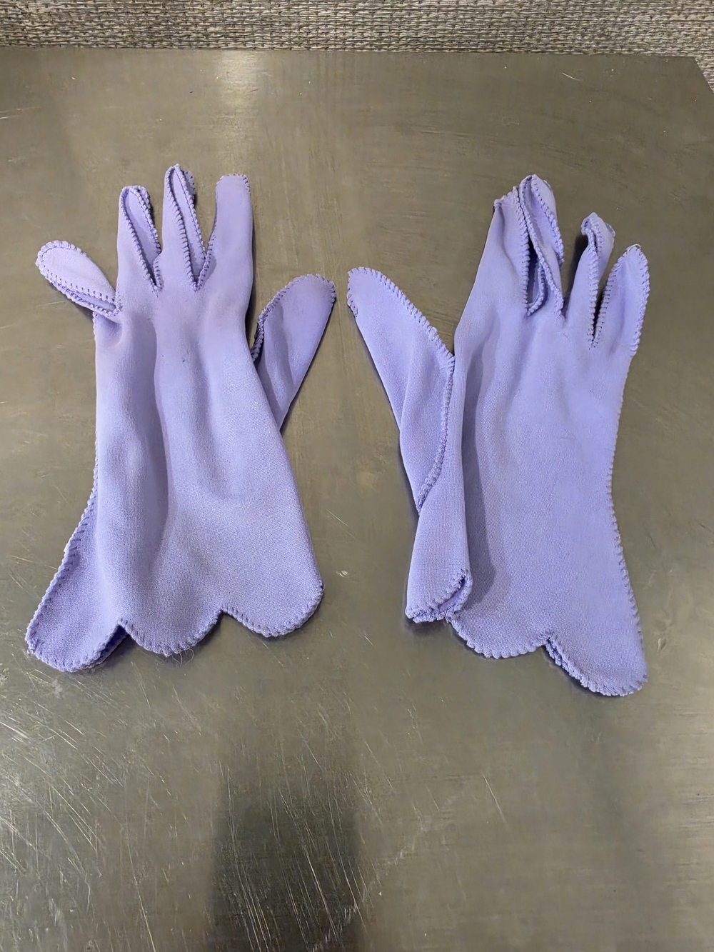 Vintage 1950s Lee Begman Lavender Scalloped Double Woven Nylon Dress Gloves